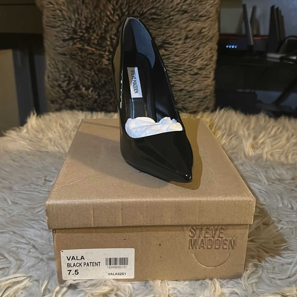 Steve Madden Black Pumps